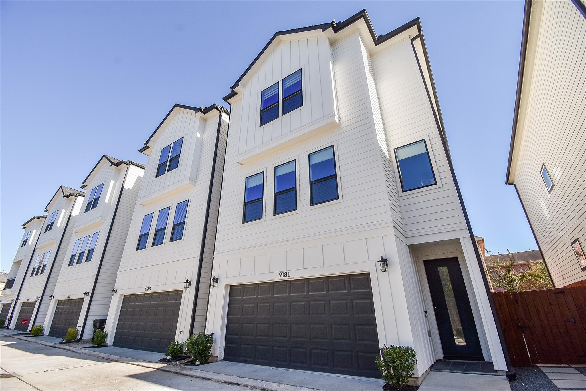 918 W 25th Street Unit: E