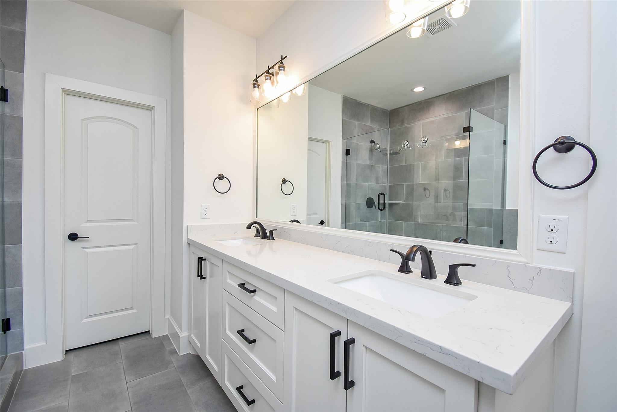 918 W 25th Street Unit: E