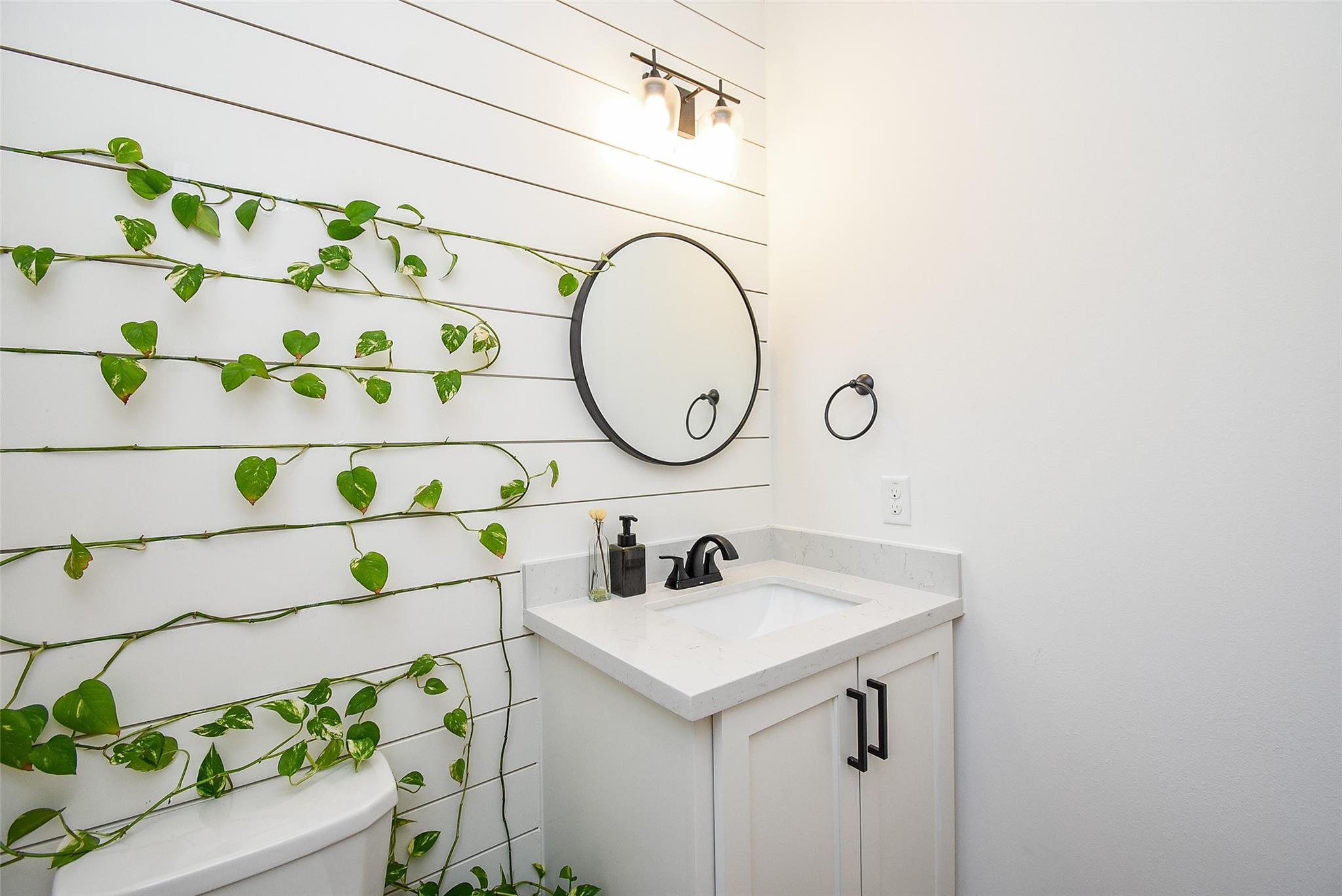 918 W 25th Street Unit: E