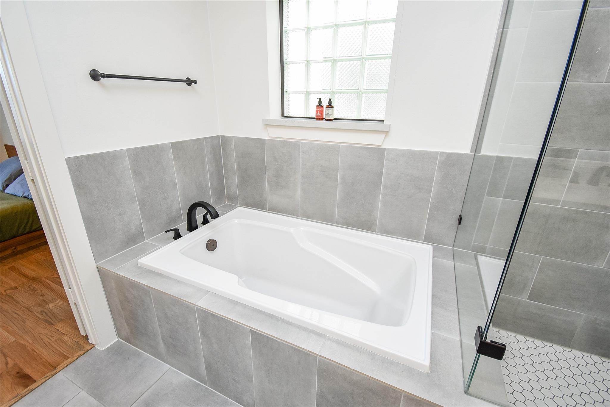 918 W 25th Street Unit: E