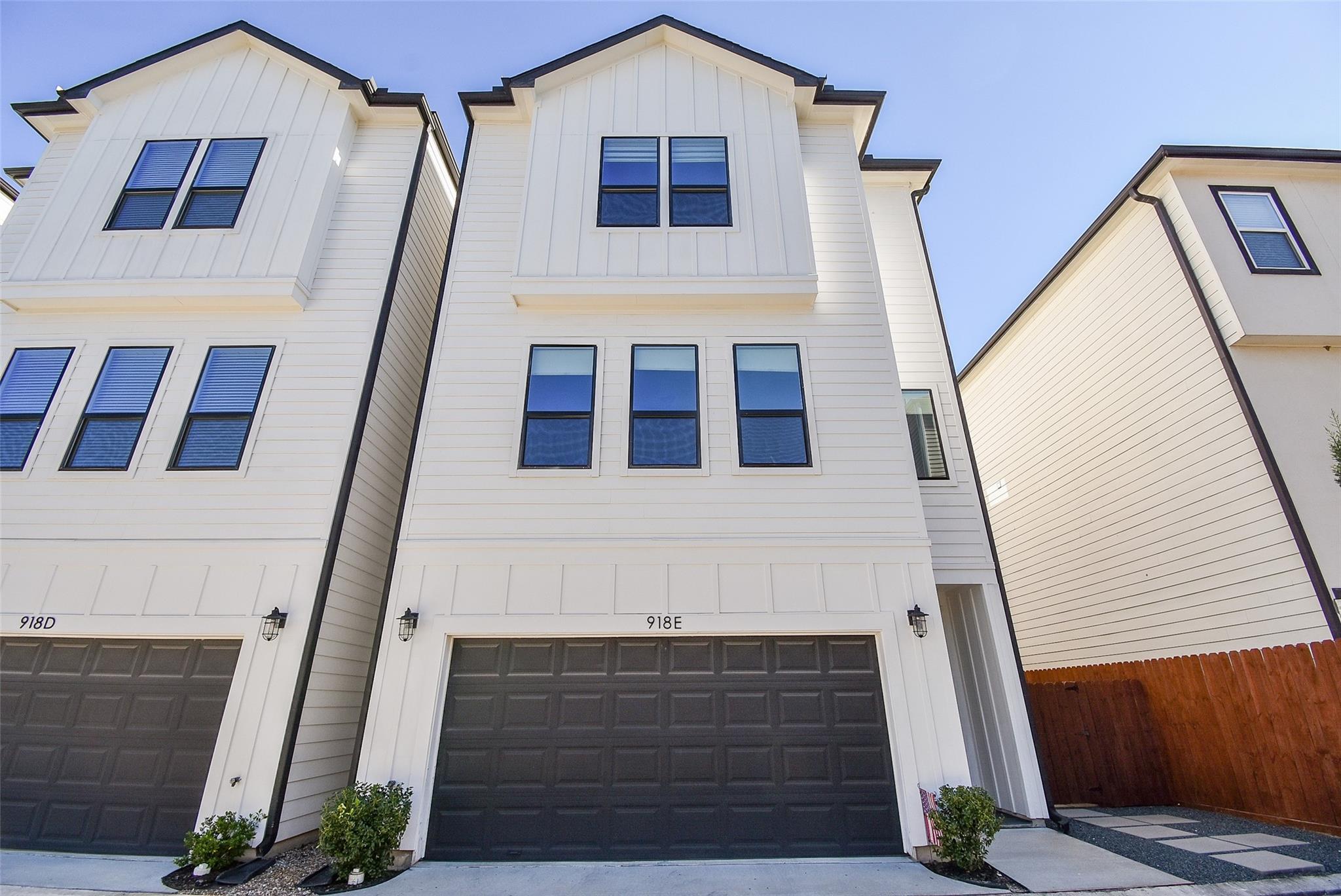 918 W 25th Street Unit: E