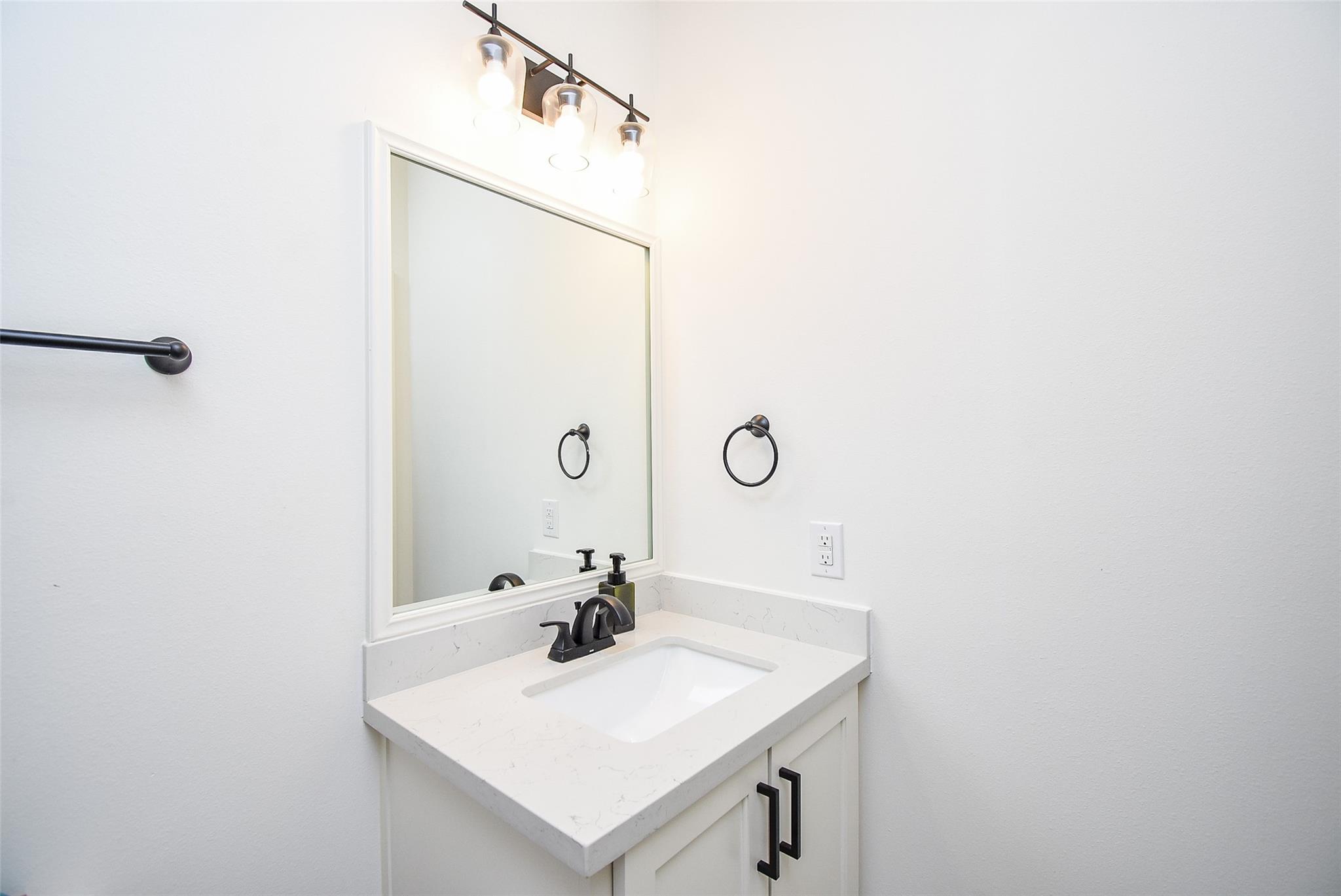 918 W 25th Street Unit: E