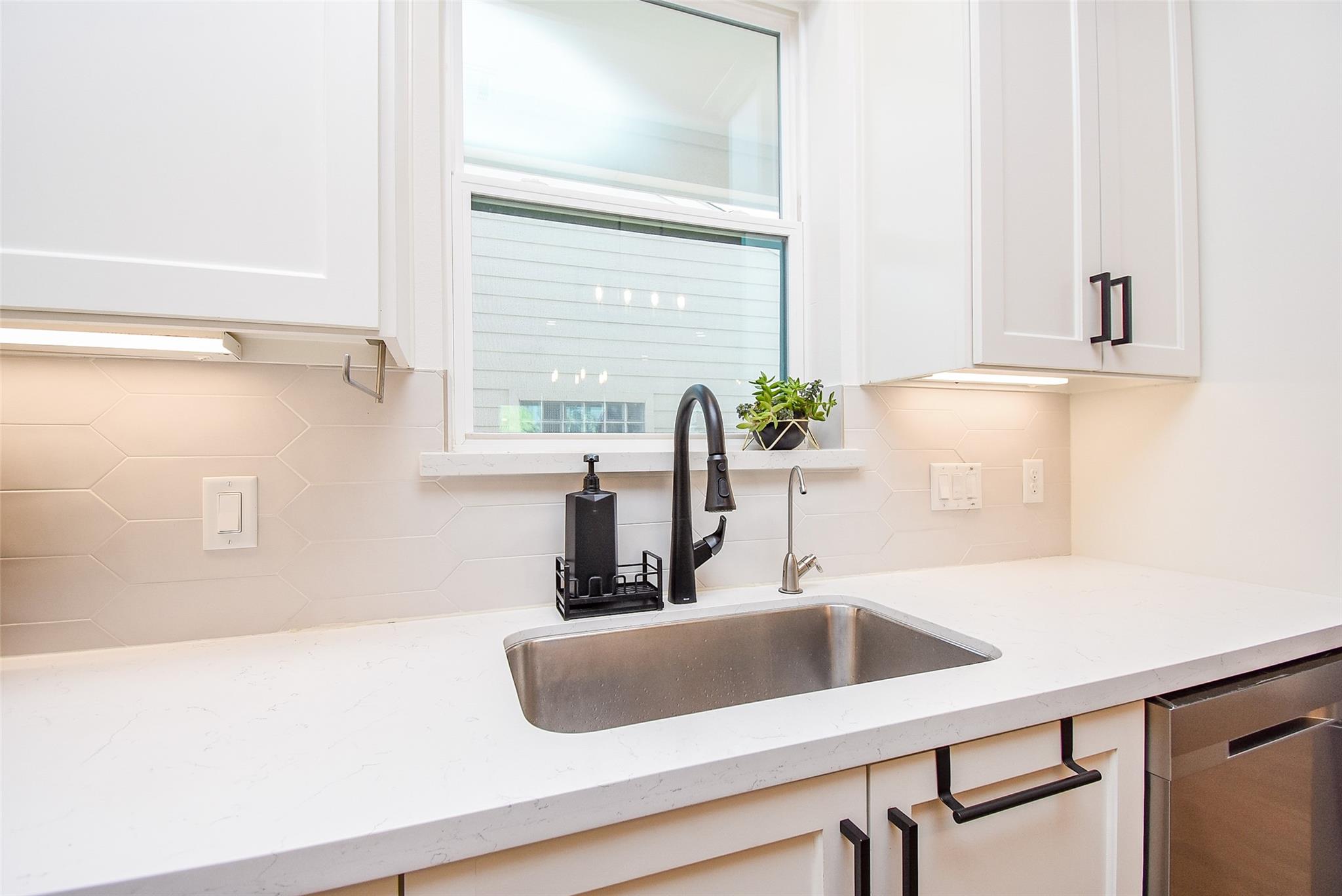 918 W 25th Street Unit: E