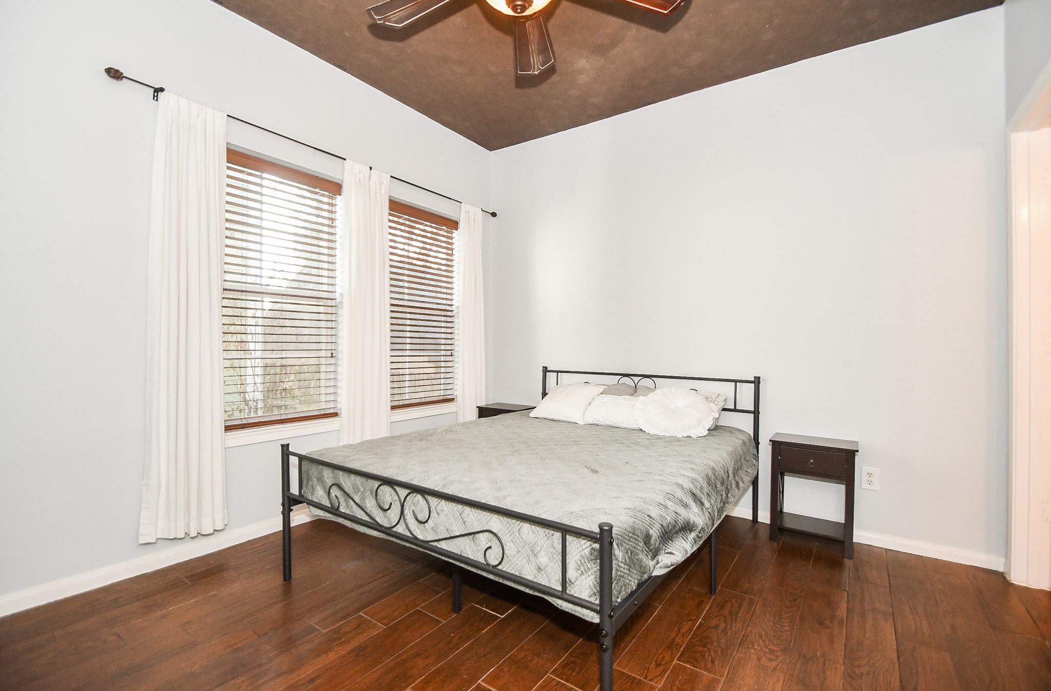 1129 W 15th 1/2 Street # B