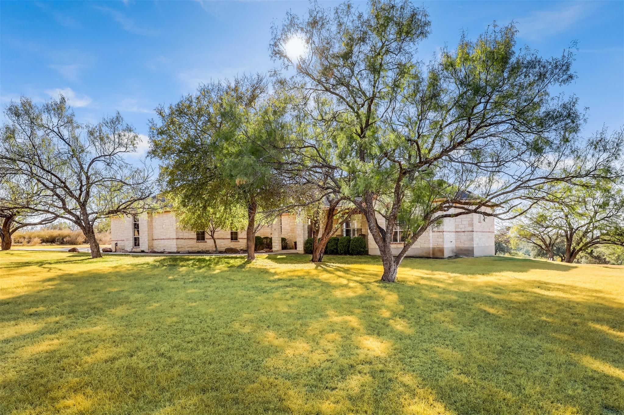 104 Running Brook TRL, Spicewood
