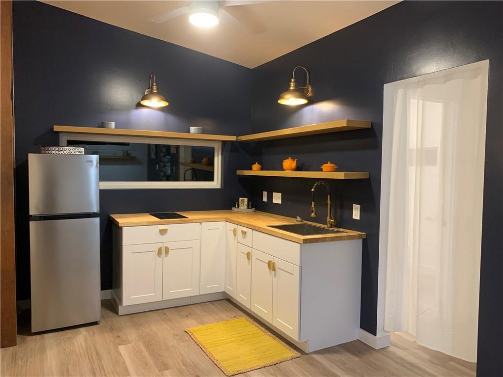 4421 Bellvue Ave # C