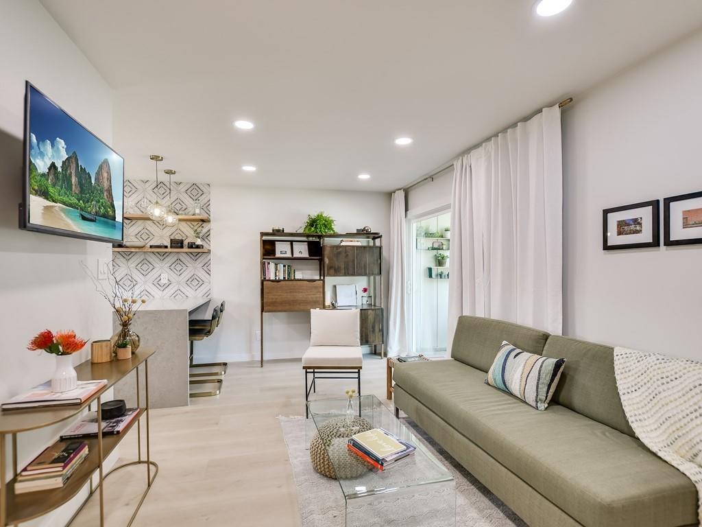 500 E Riverside DR # 169