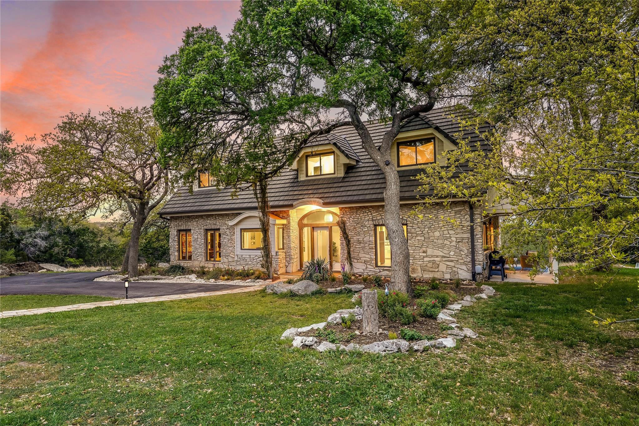 8004 Golden Oaks LN