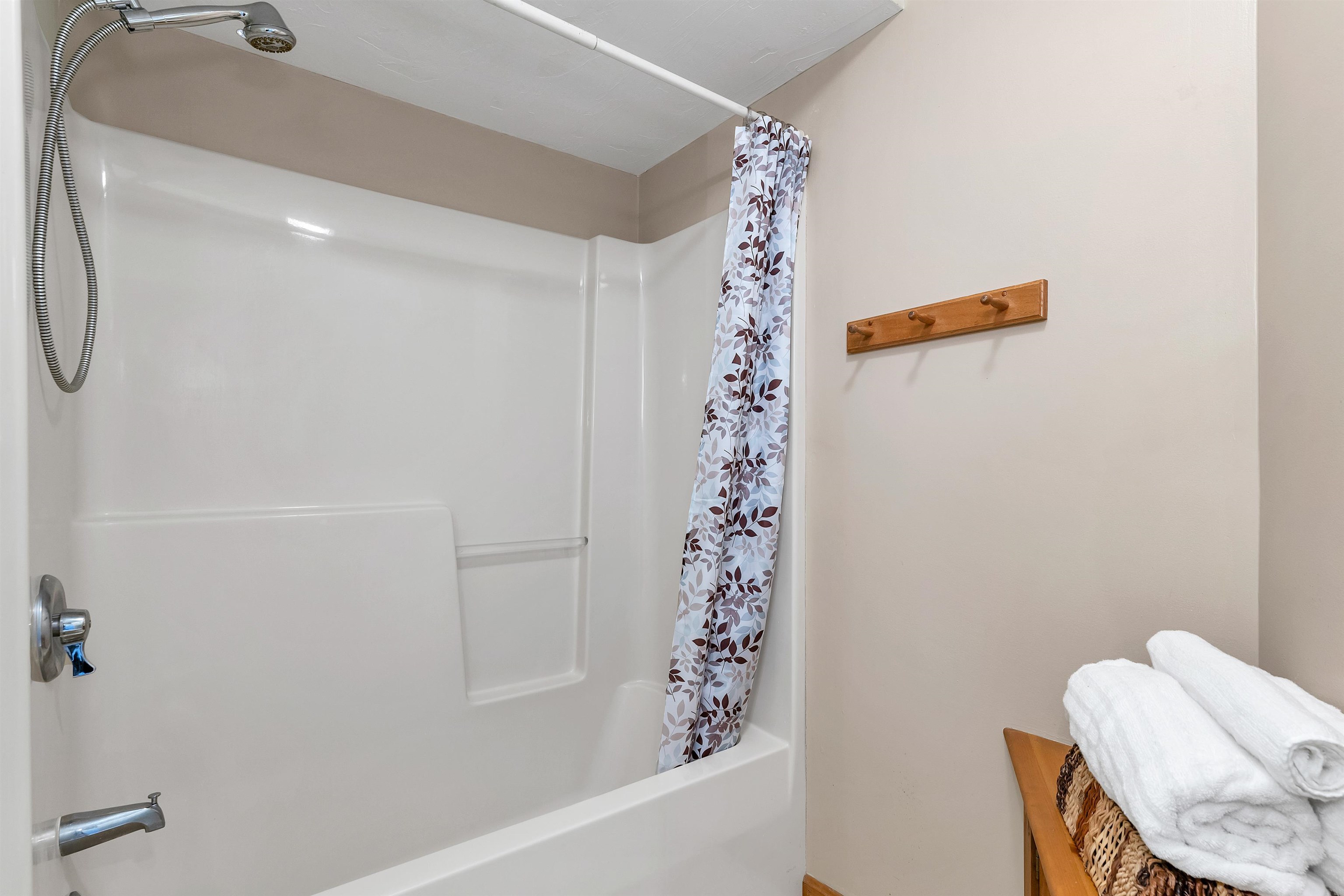 4 Brookside Road