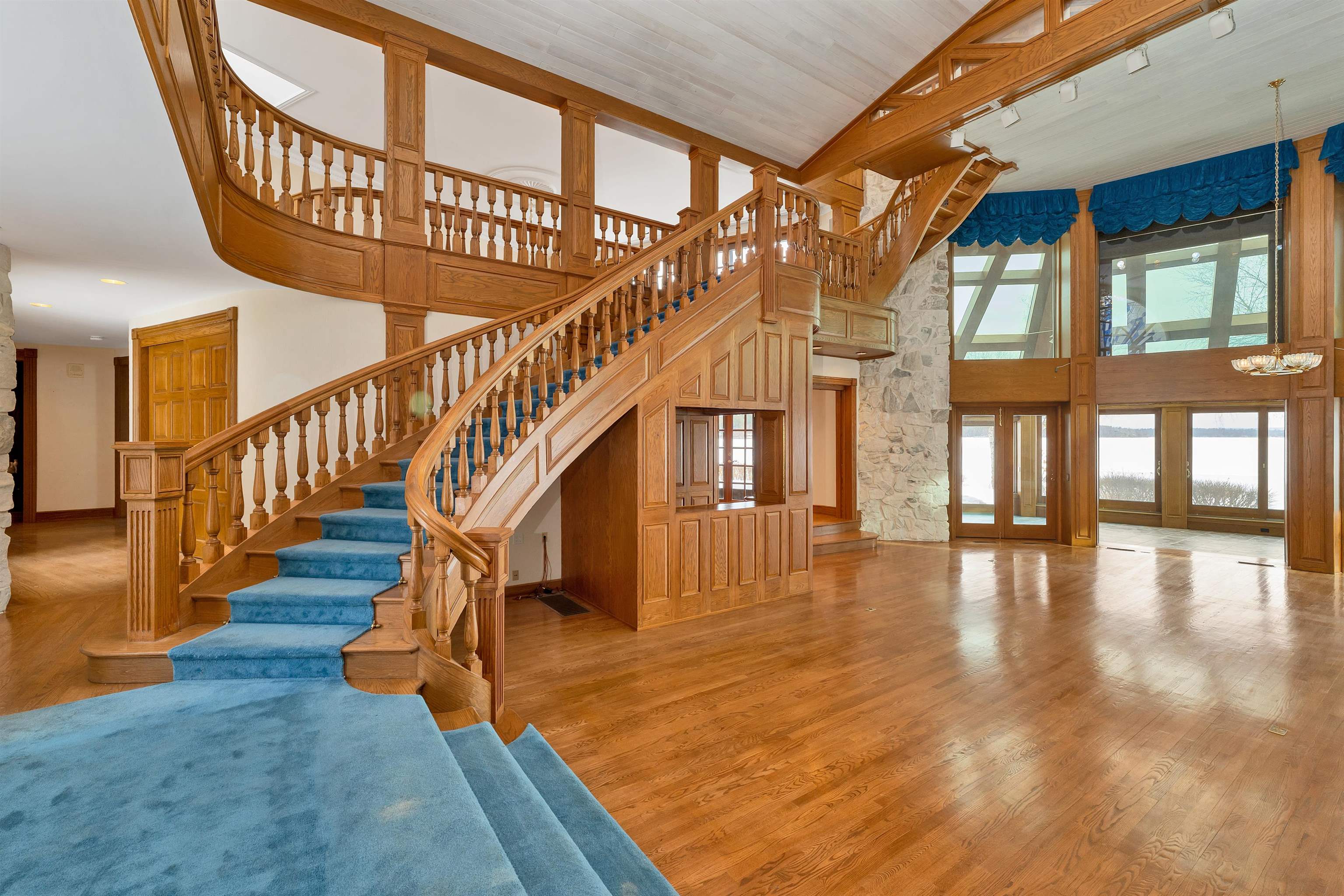 211 Dockham Shore Road