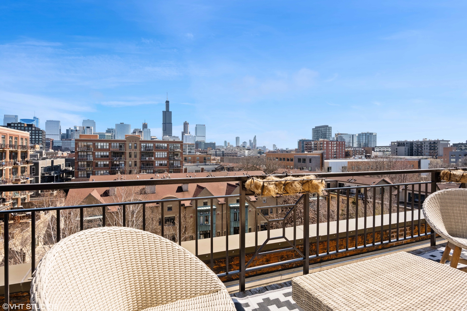 1330 W Monroe Street Unit: 409