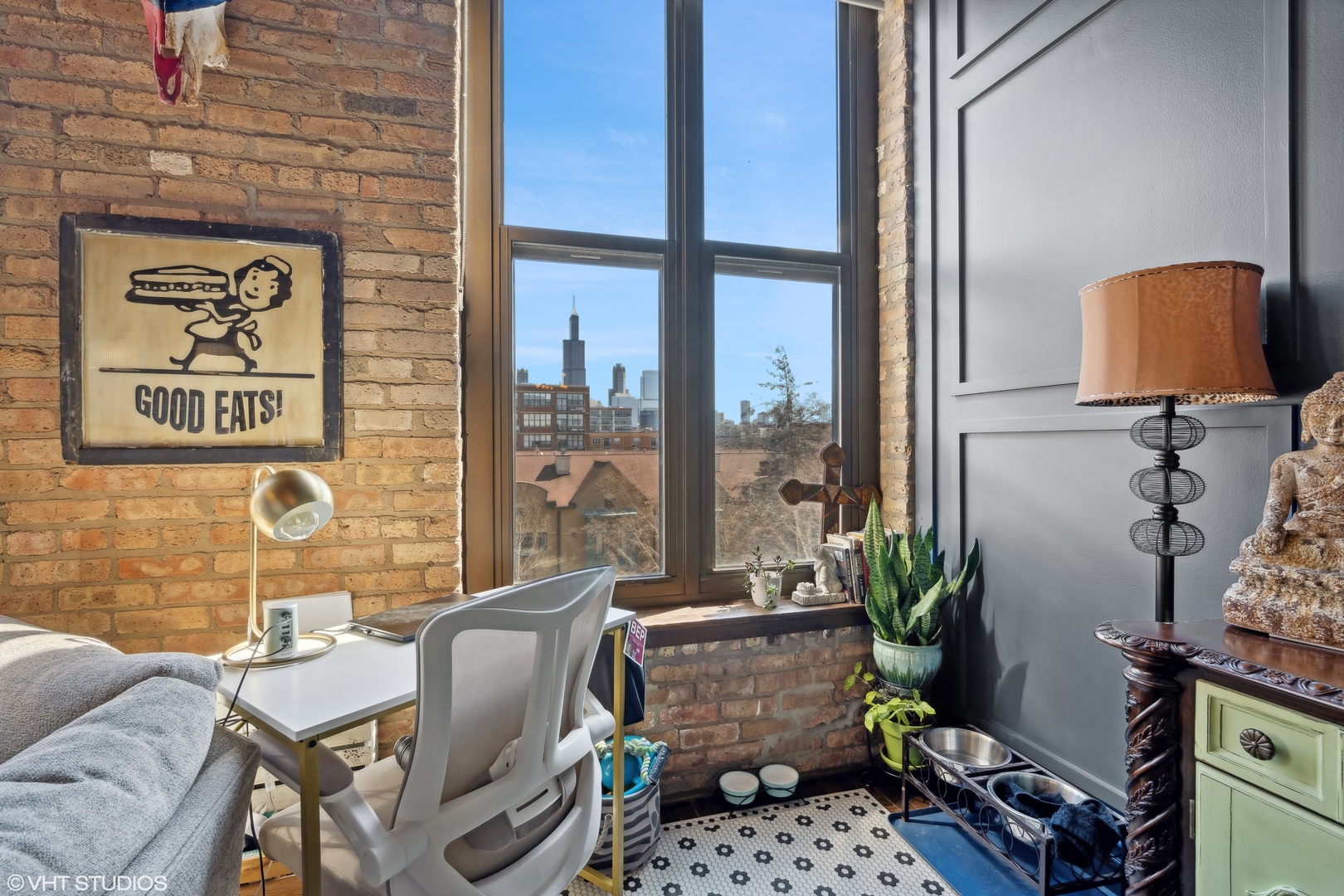 1330 W Monroe Street Unit: 409