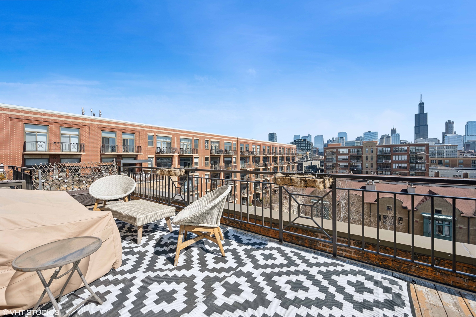 1330 W Monroe Street Unit: 409