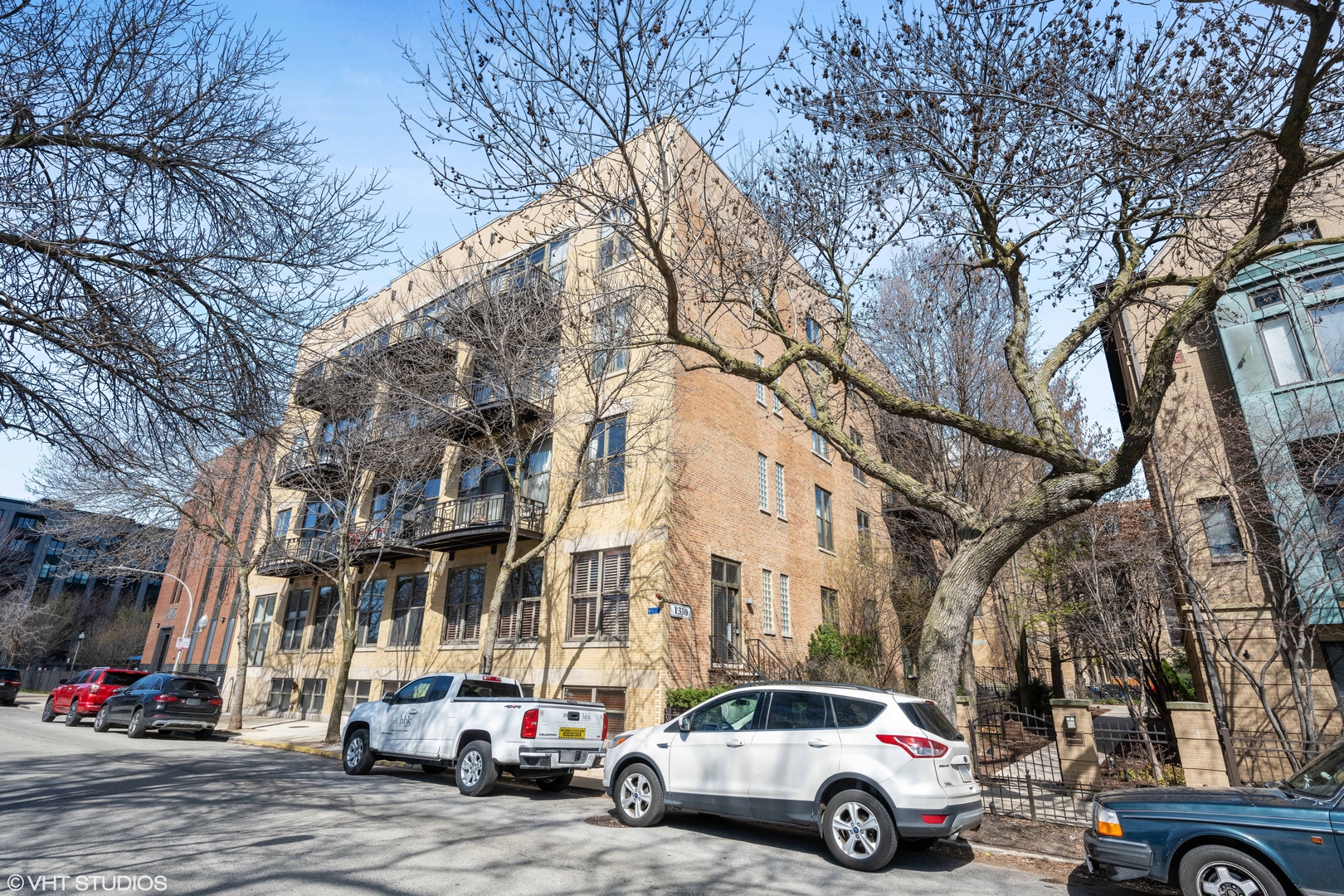 1330 W Monroe Street Unit: 409