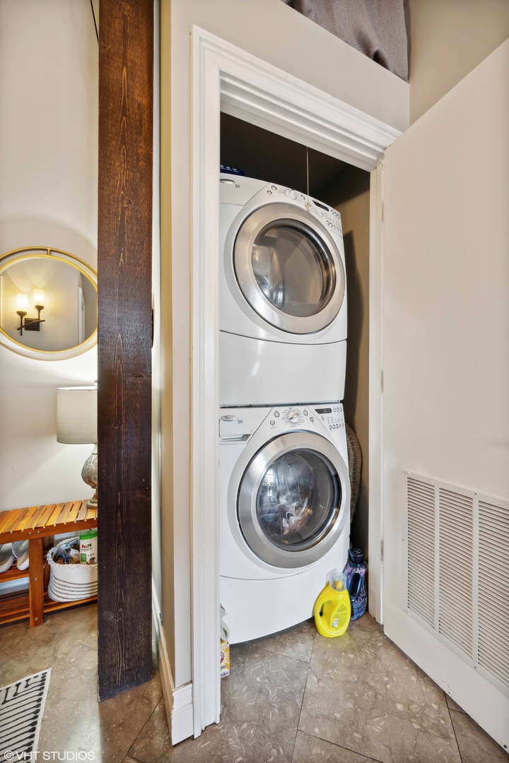 1330 W Monroe Street Unit: 409