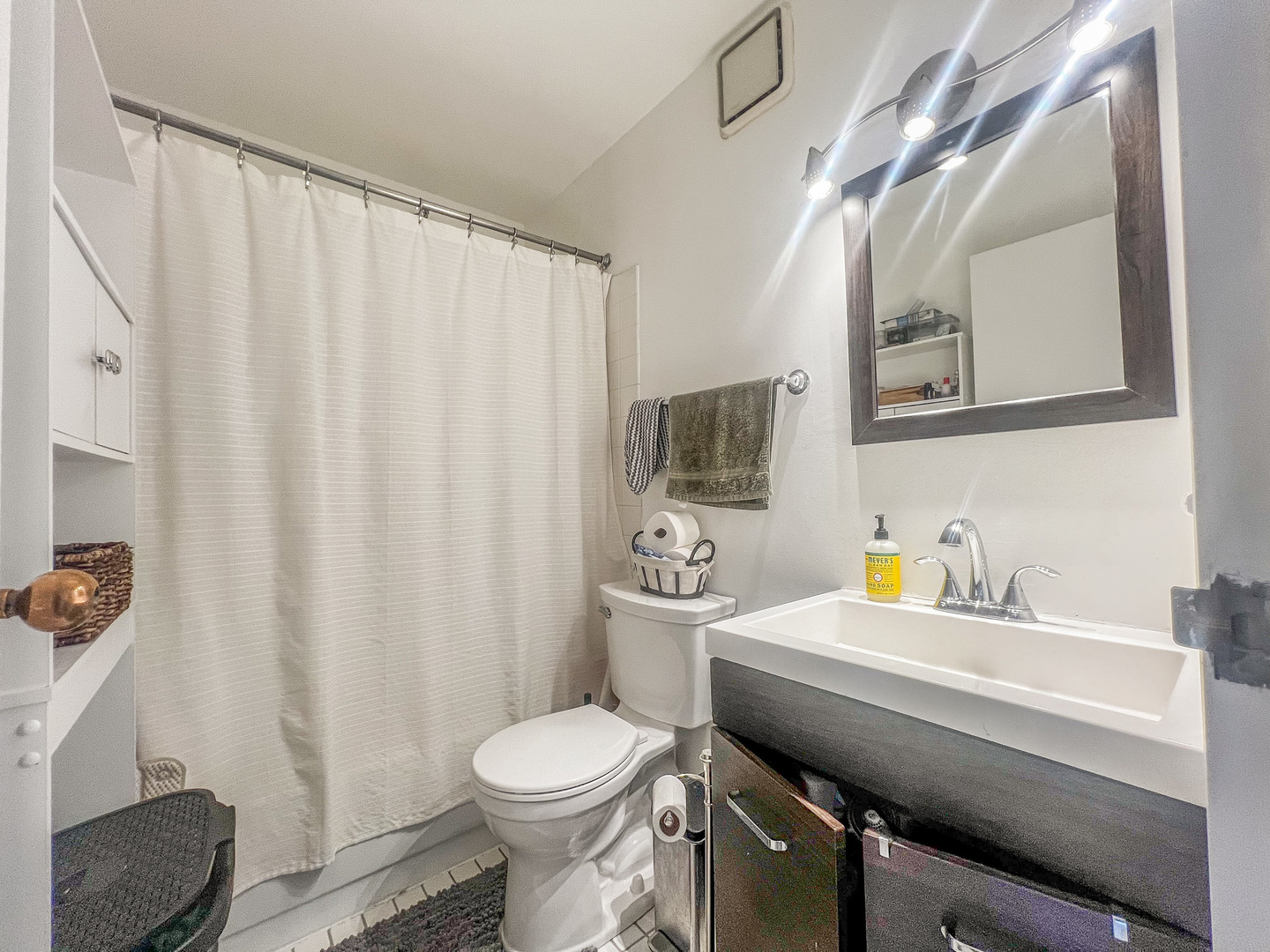 33 W Delaware Place Unit: 8E