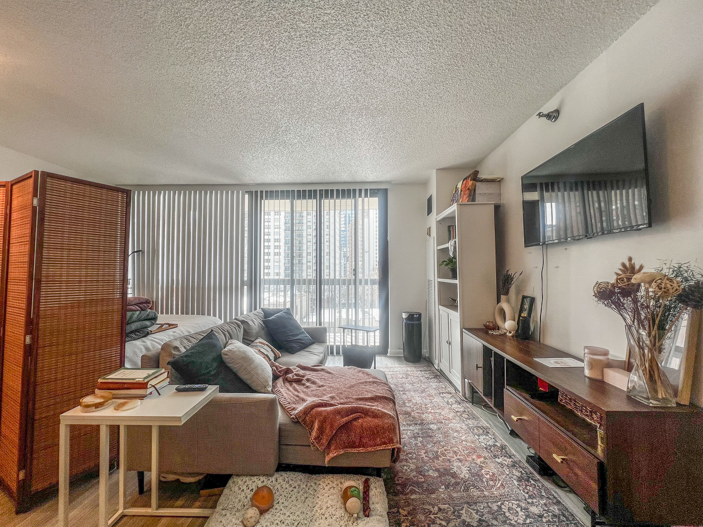 33 W Delaware Place Unit: 8E