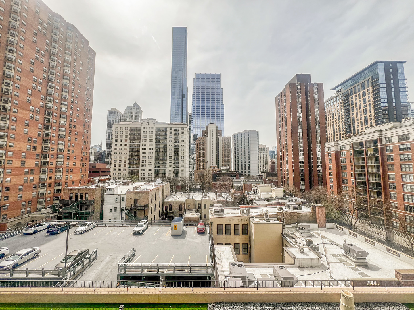 33 W Delaware Place Unit: 8E