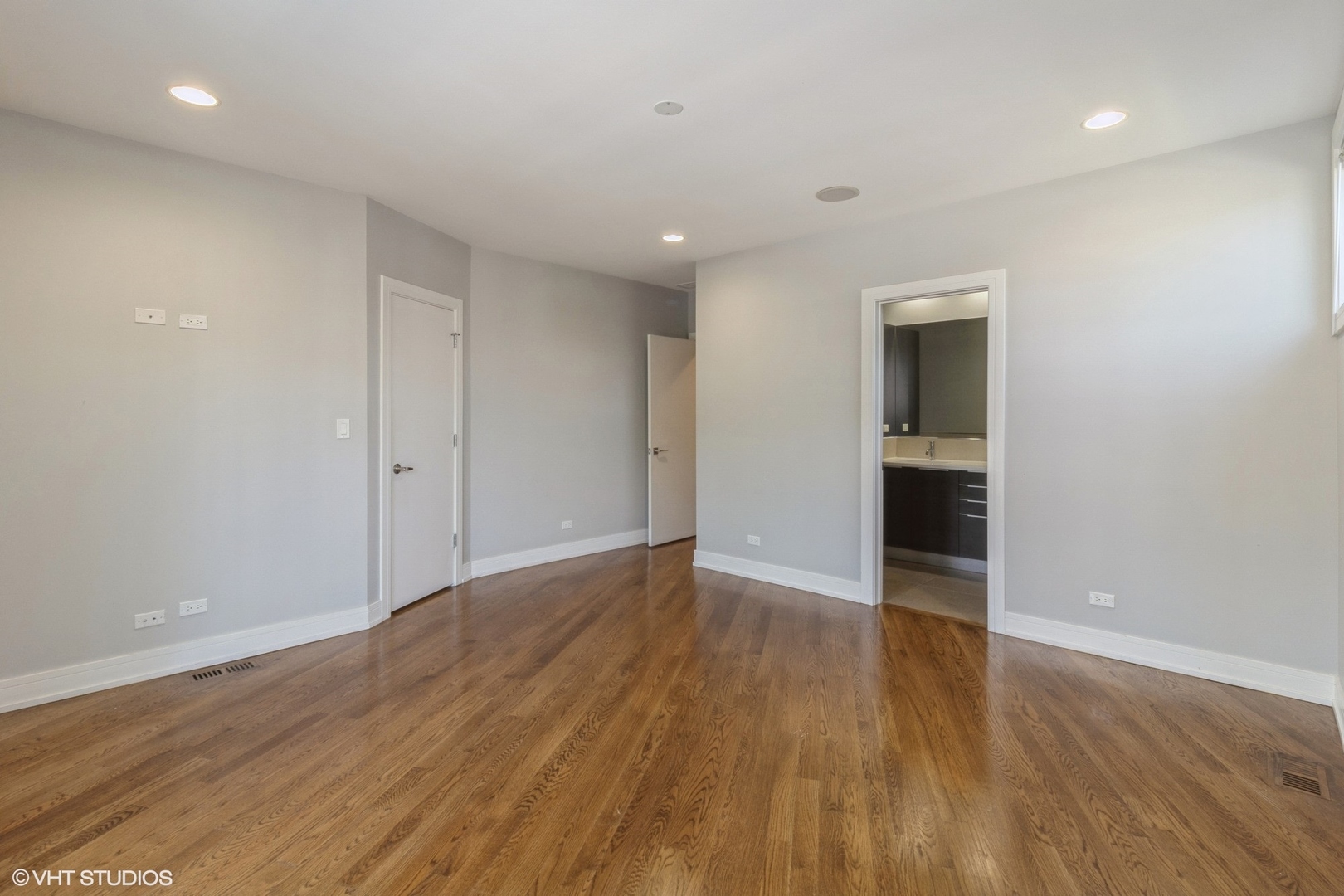 2822 W Chicago Avenue Unit: 2W