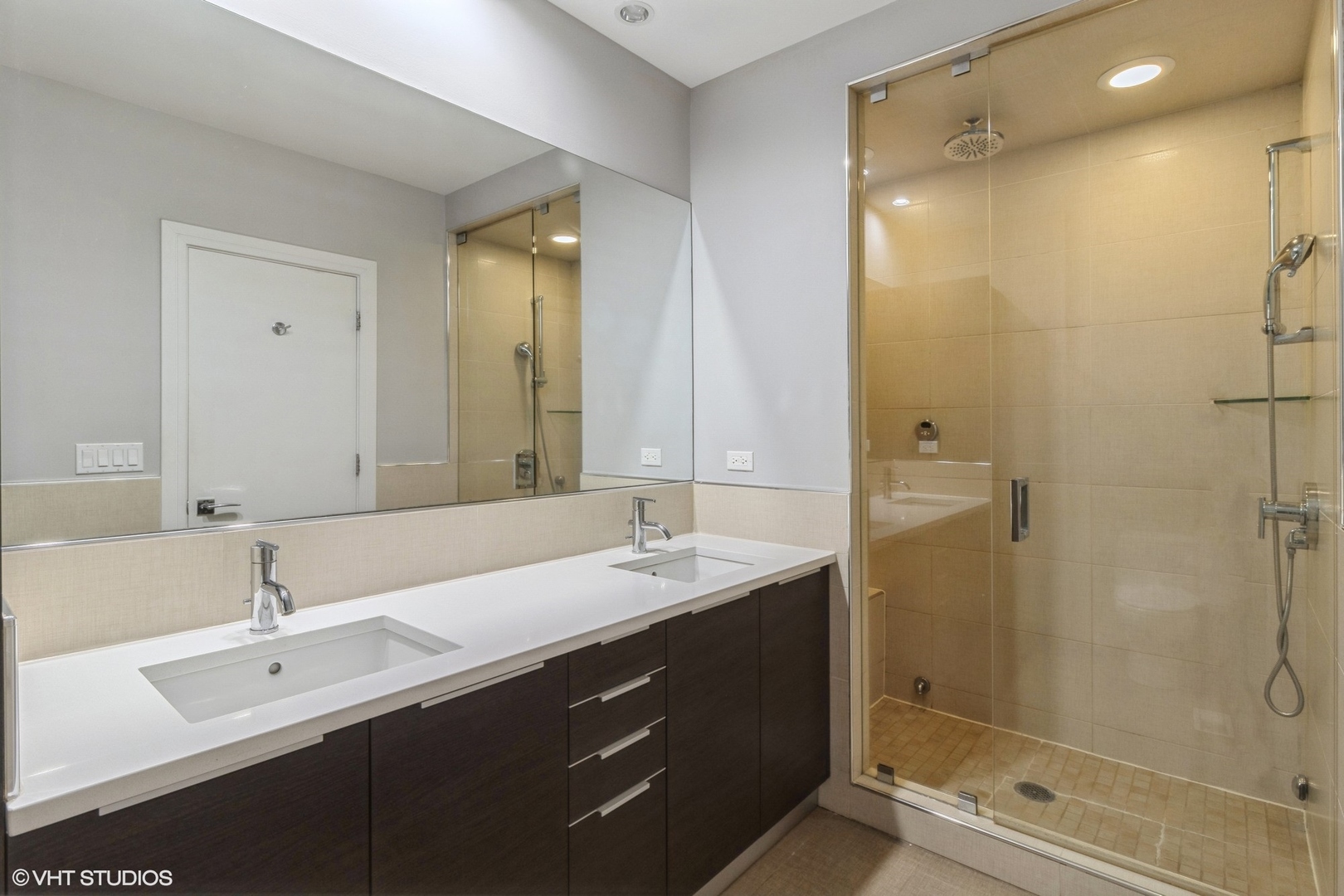 2822 W Chicago Avenue Unit: 2W