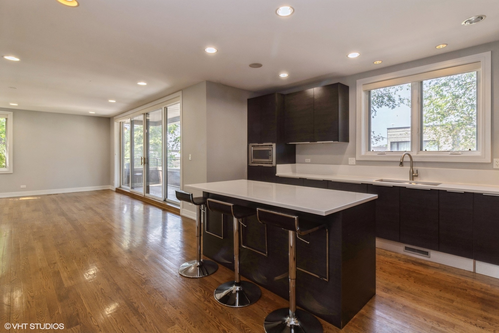 2822 W Chicago Avenue Unit: 2W