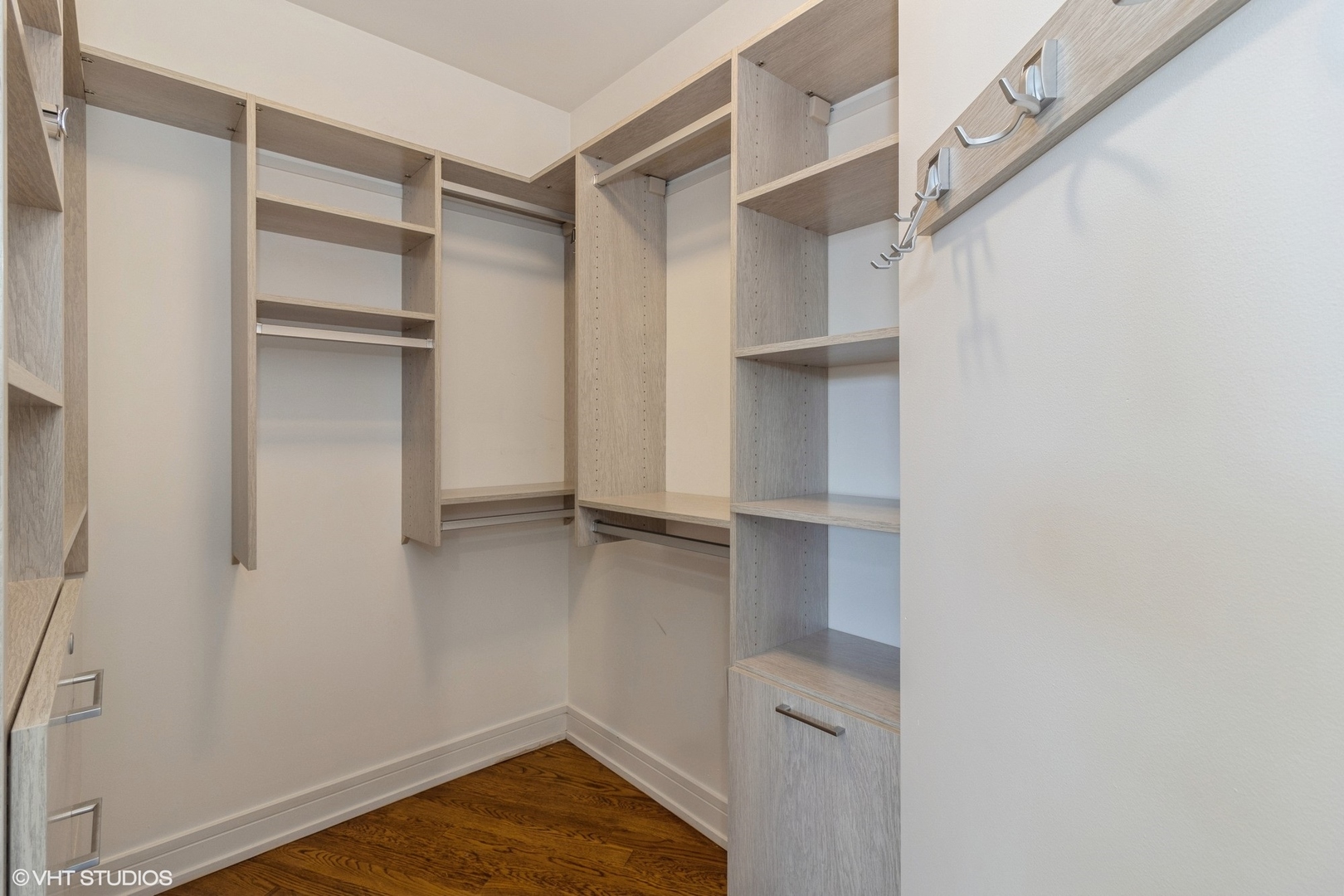 2822 W Chicago Avenue Unit: 2W