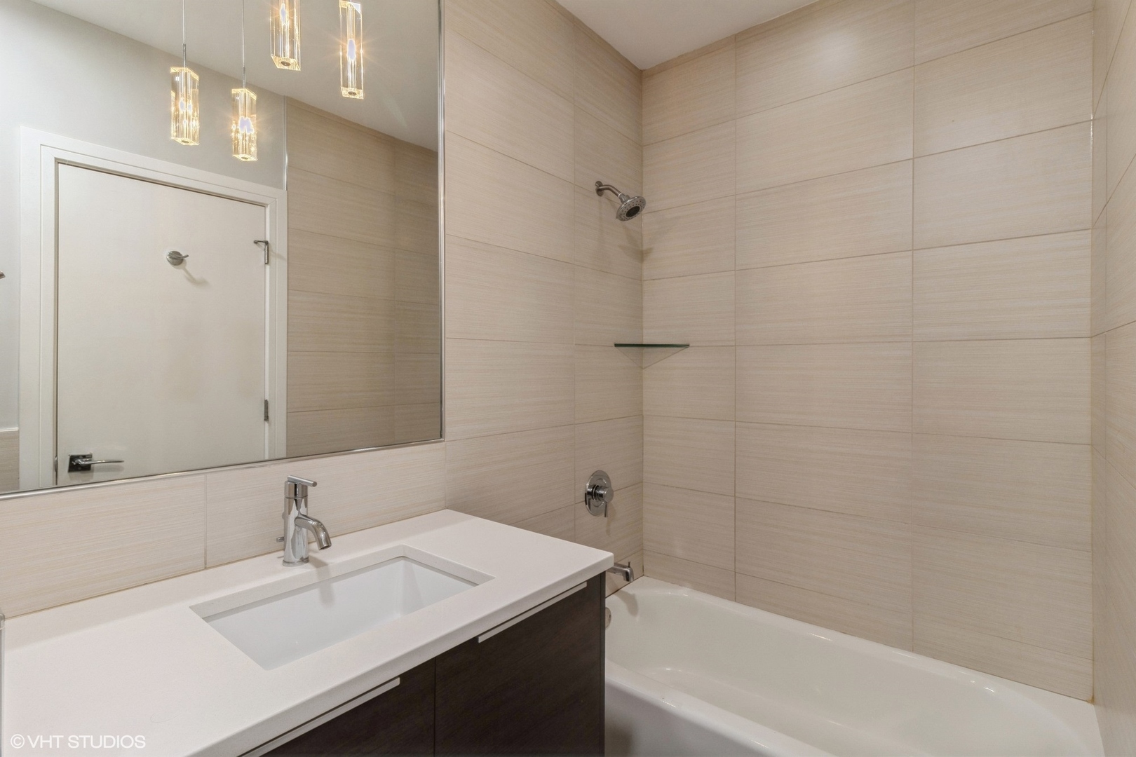 2822 W Chicago Avenue Unit: 2W