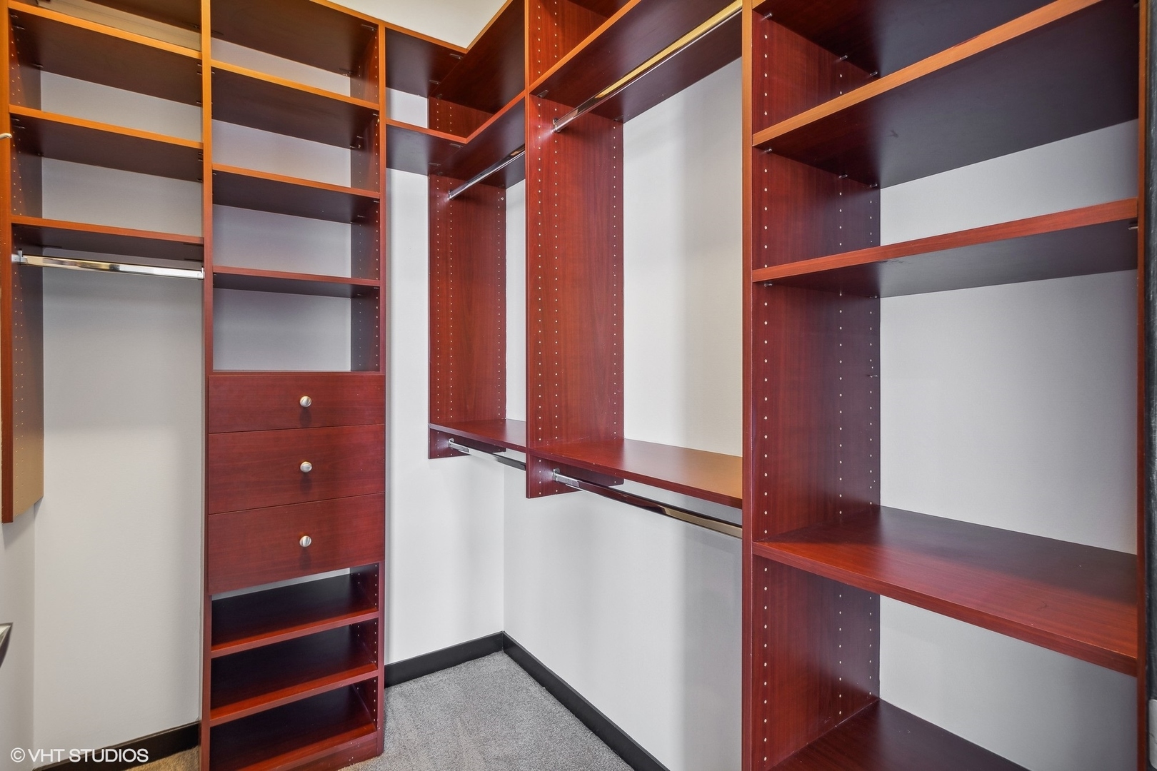 700 N Larrabee Street Unit: 2015