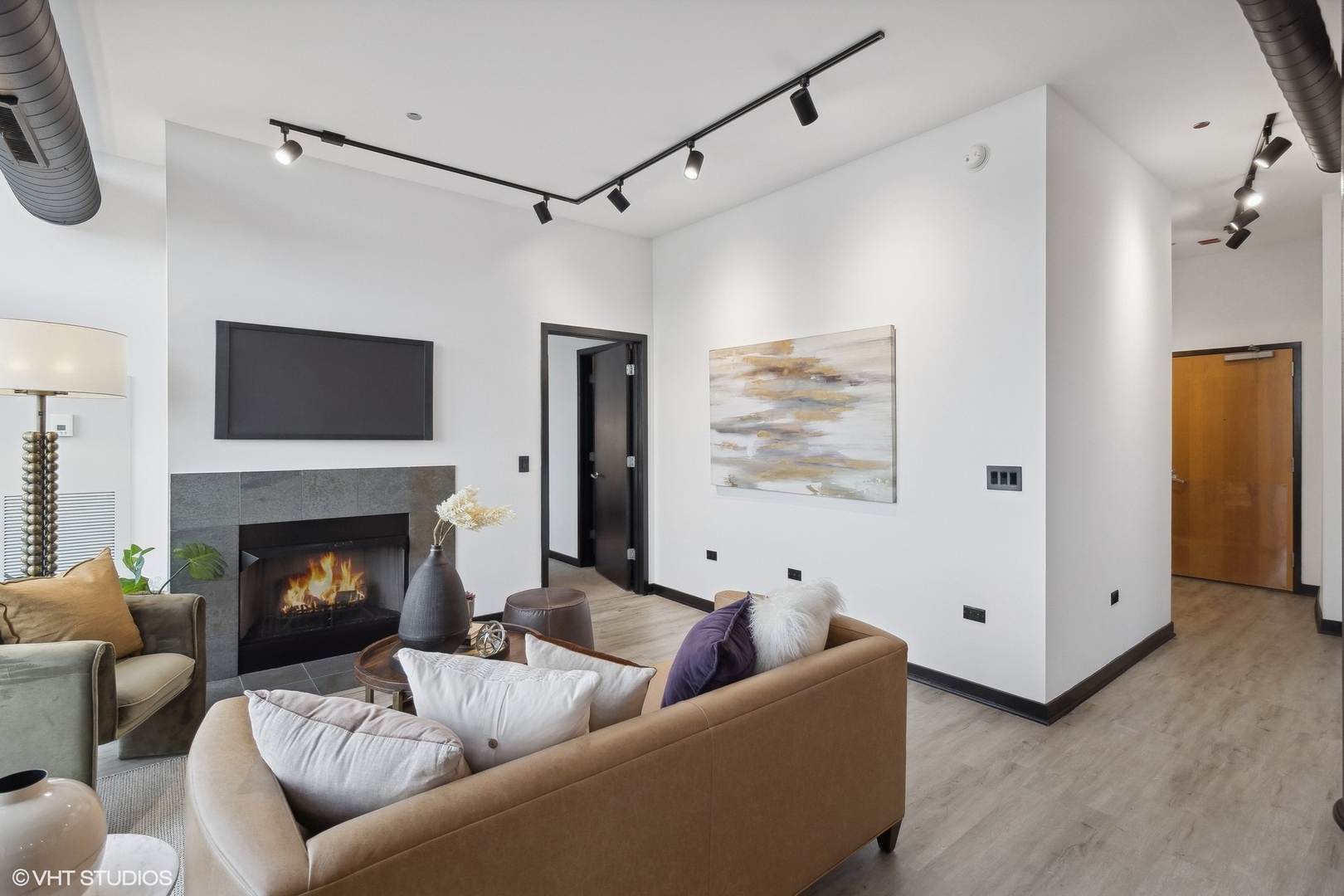 700 N Larrabee Street Unit: 2015