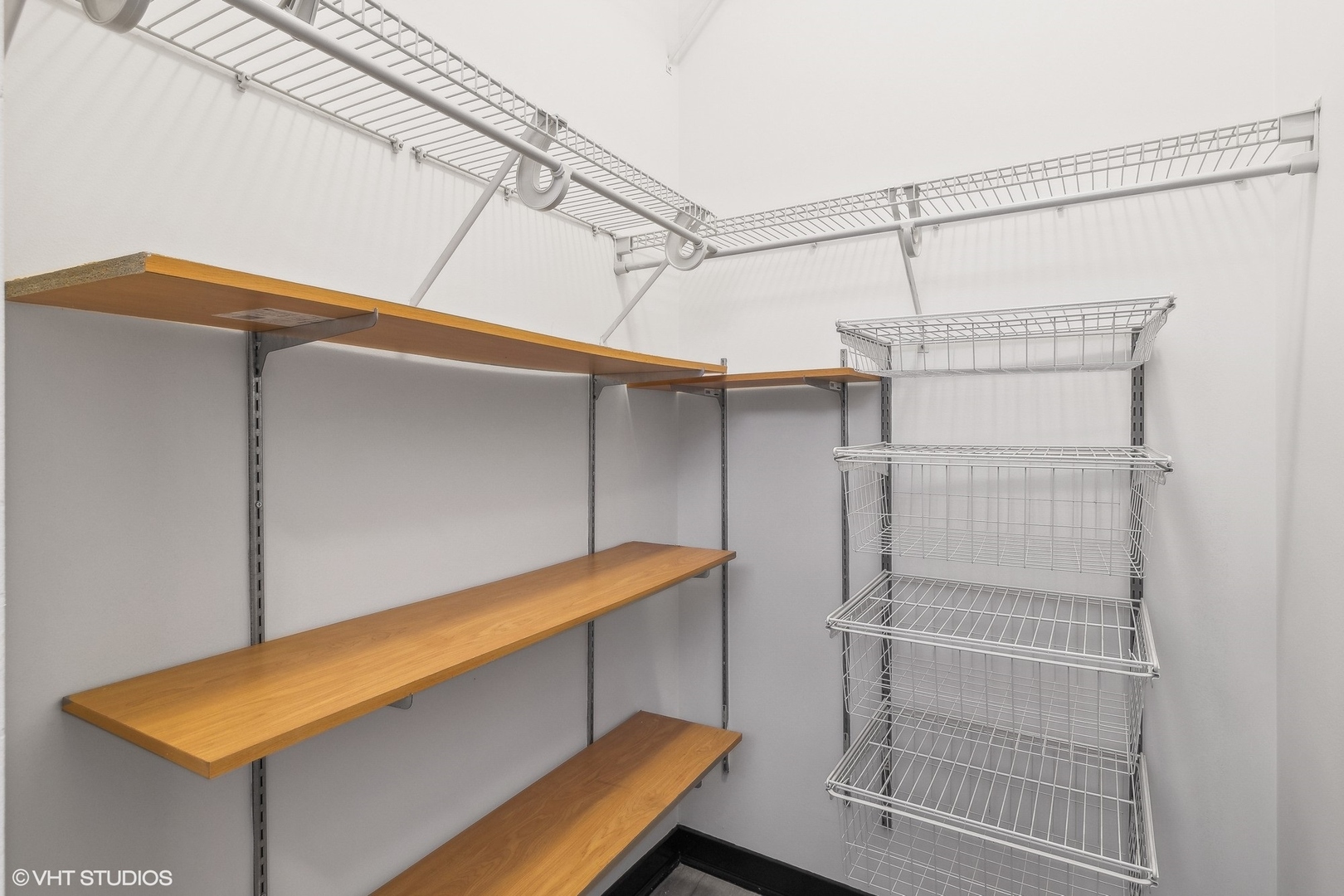 700 N Larrabee Street Unit: 2015