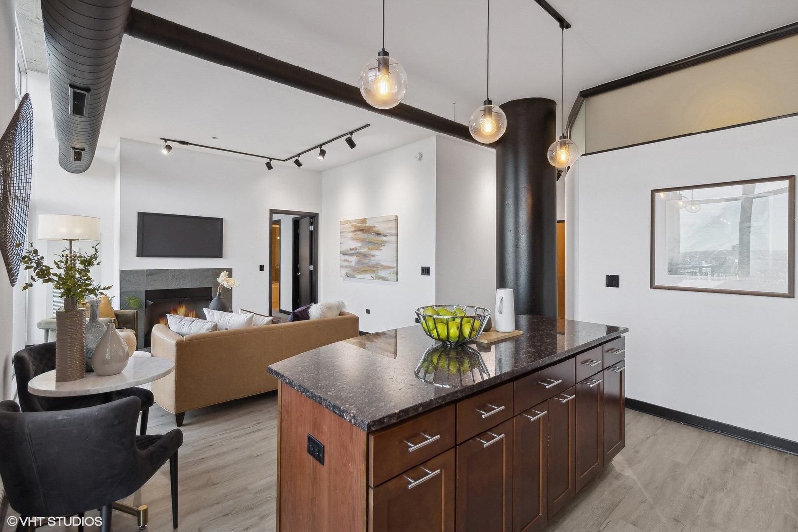 700 N Larrabee Street Unit: 2015