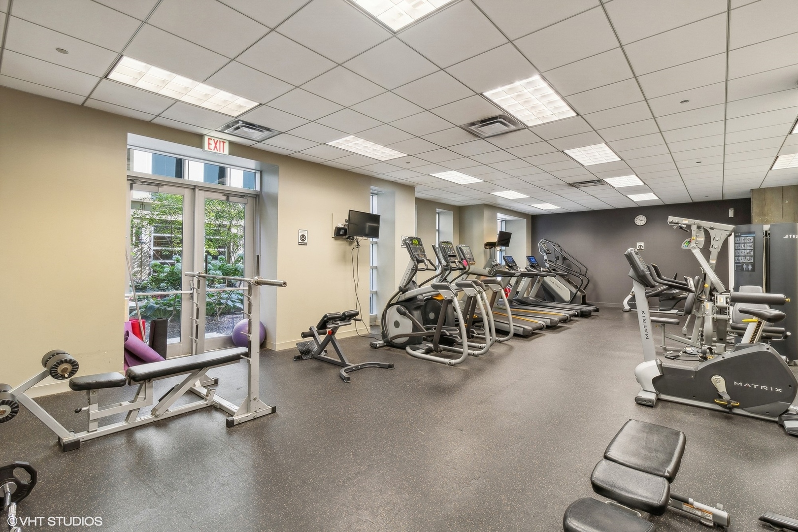 700 N Larrabee Street Unit: 2015