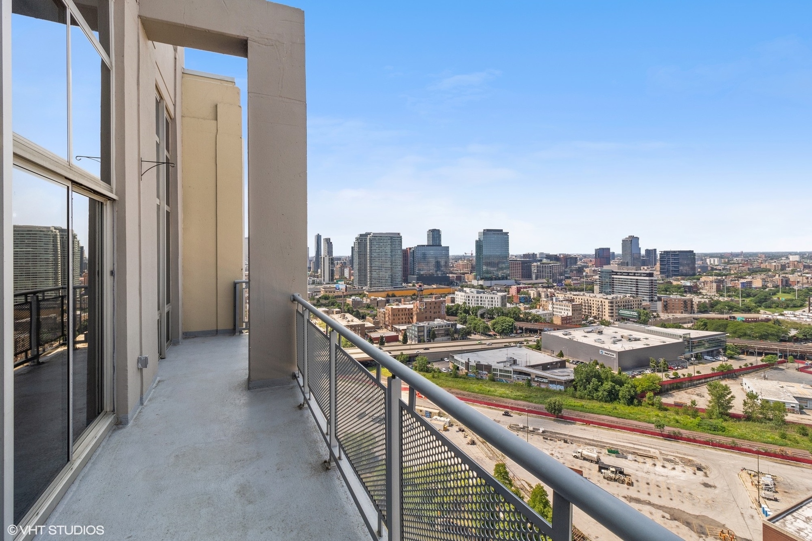 700 N Larrabee Street Unit: 2015