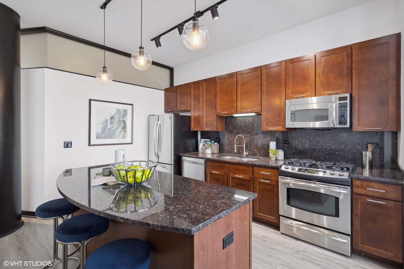 700 N Larrabee Street Unit: 2015
