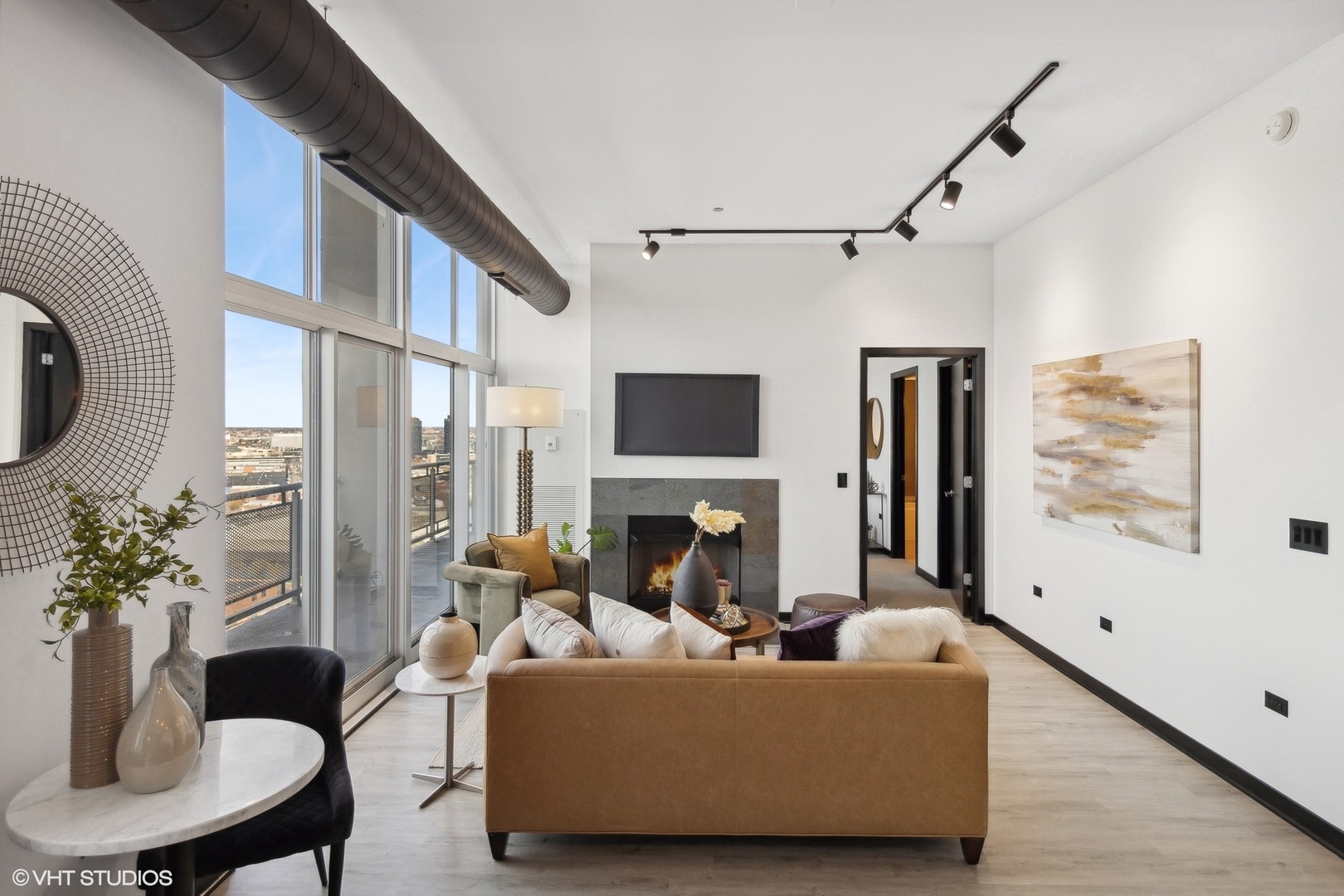 700 N Larrabee Street Unit: 2015