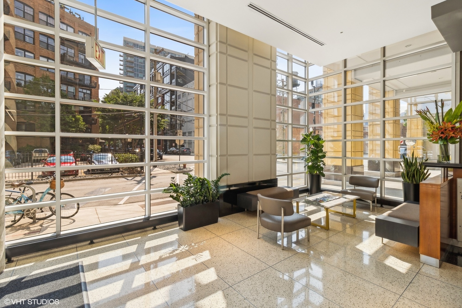 700 N Larrabee Street Unit: 2015