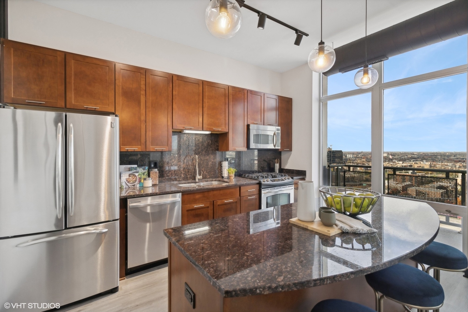700 N Larrabee Street Unit: 2015
