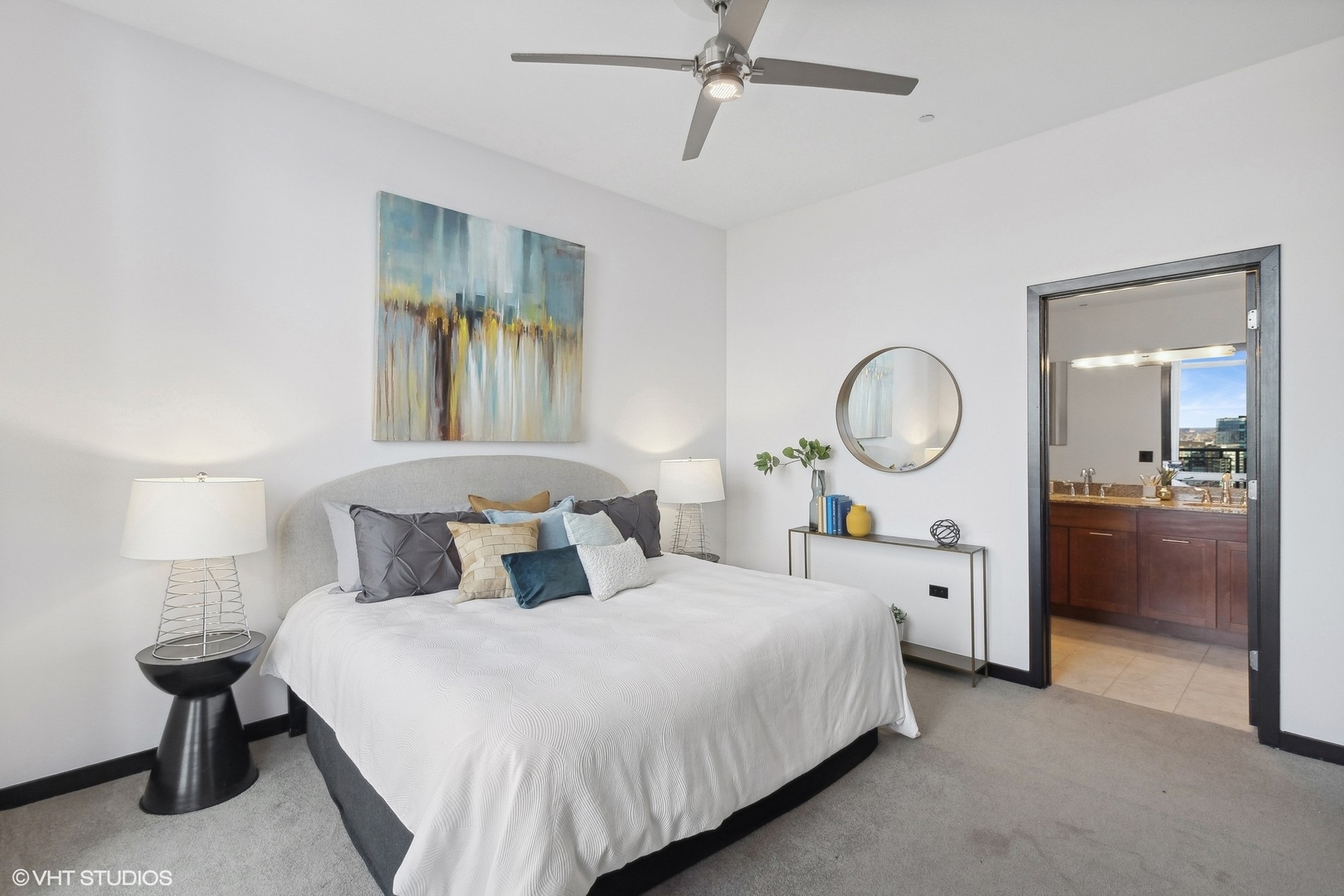 700 N Larrabee Street Unit: 2015