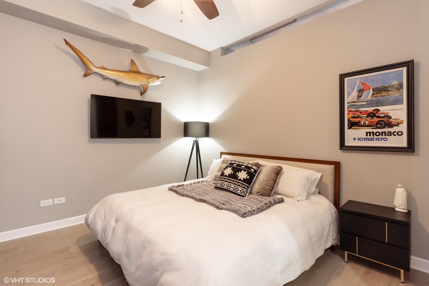 333 N CANAL Street Unit: 1606