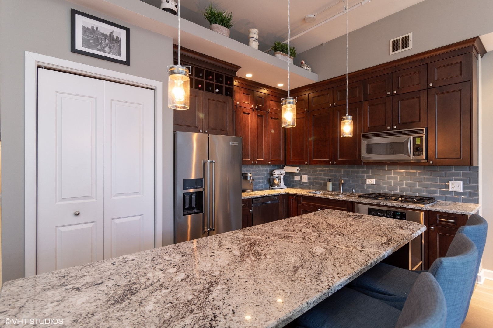 333 N CANAL Street Unit: 1606