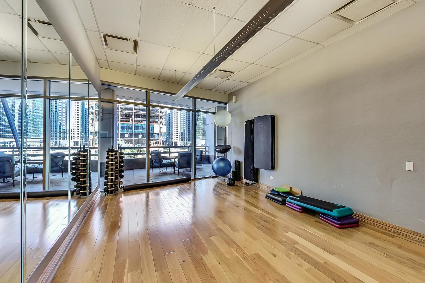 333 N CANAL Street Unit: 1606