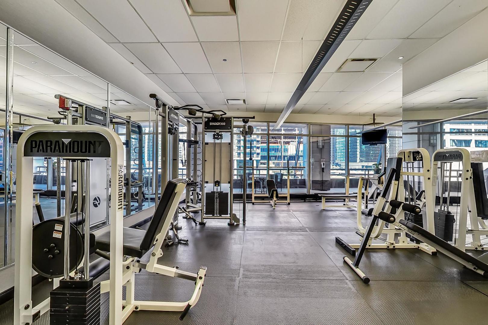 333 N CANAL Street Unit: 1606