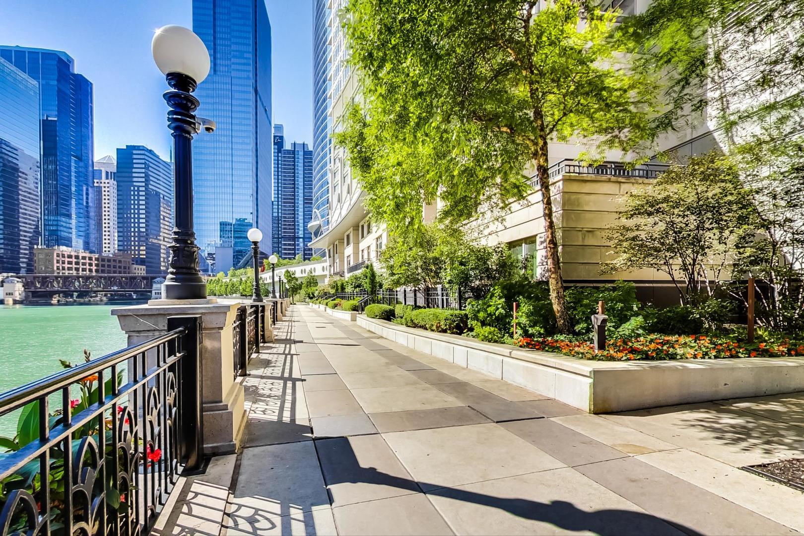 333 N CANAL Street Unit: 1606