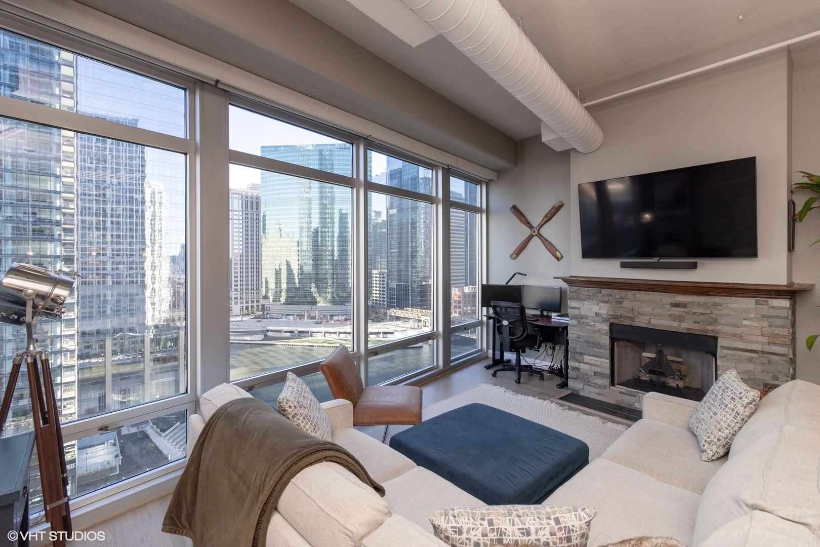 333 N CANAL Street Unit: 1606