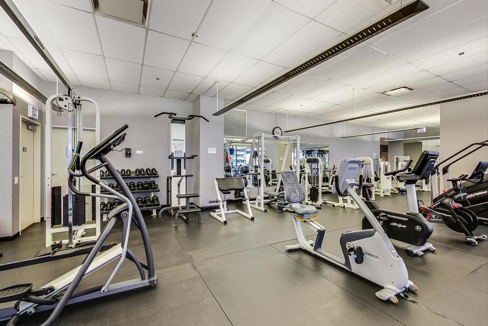 333 N CANAL Street Unit: 1606