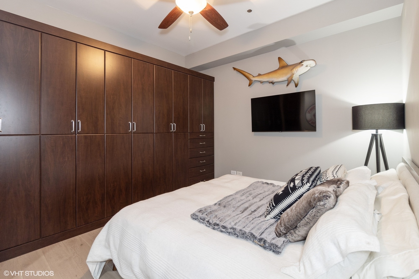 333 N CANAL Street Unit: 1606