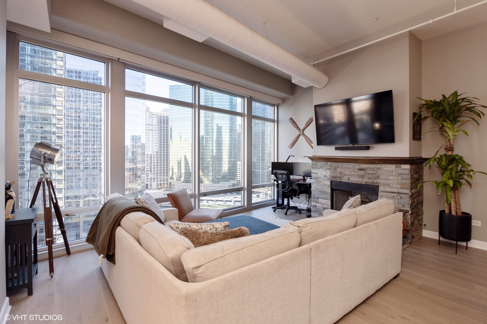 333 N CANAL Street Unit: 1606