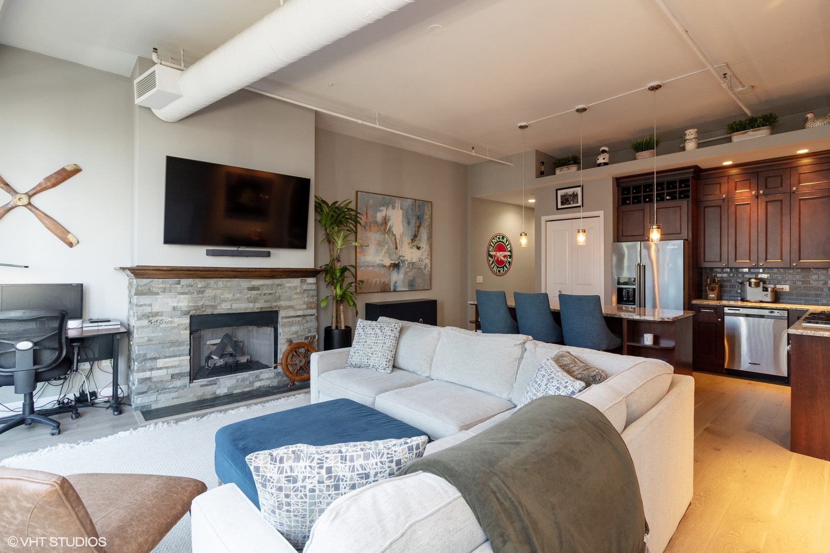 333 N CANAL Street Unit: 1606