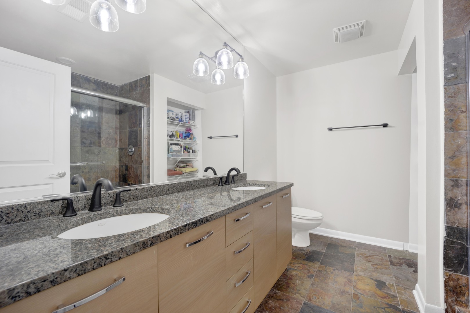 1225 W Morse Avenue Unit: 201