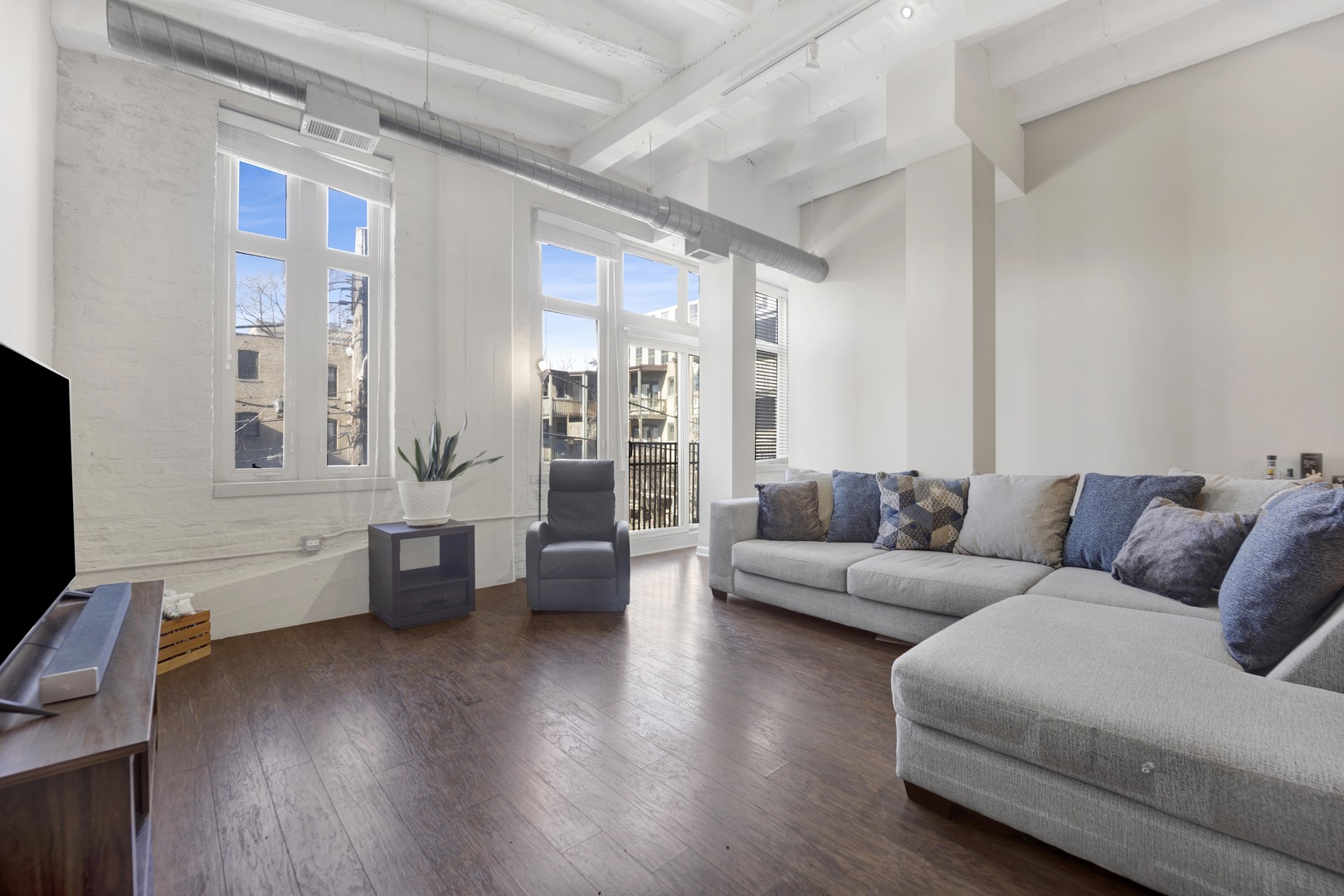 1225 W Morse Avenue Unit: 201